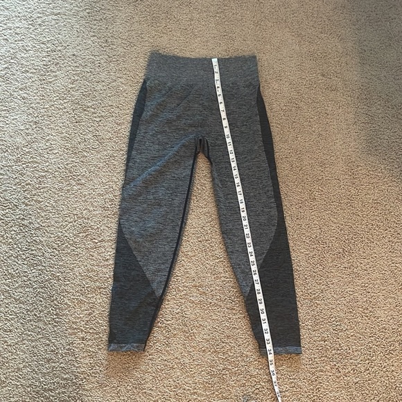 Victoria’s Secret Pink Gray Seamless Leggings Size Large - Picture 3 of 6
